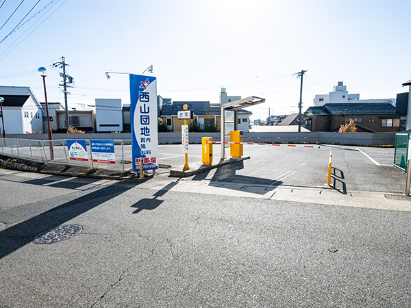 写真：第二駐車場：16台